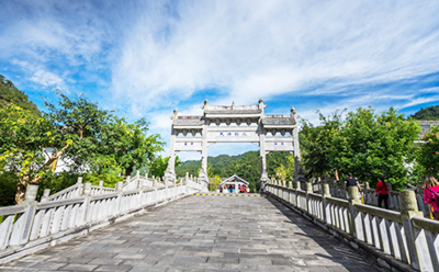 “五一”假期，測溫門助力各大景區(qū)疫情防控